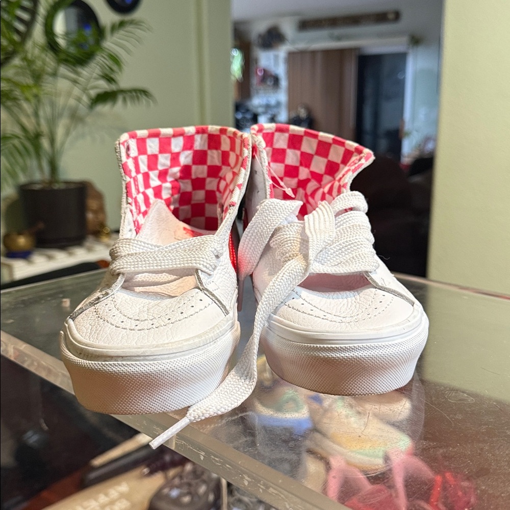 Vans off the Wall M5/W6.5. Like new.